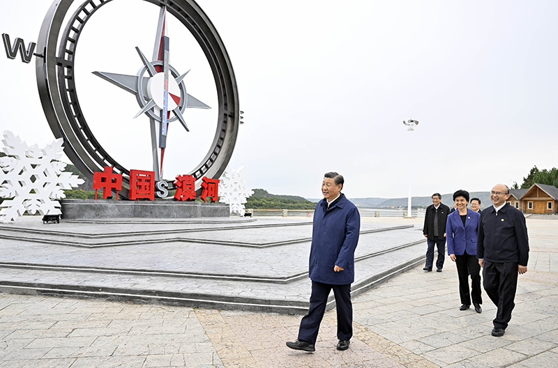 9月6日至8日，中共中央總書記、國(guó)家主席、中央軍委主席習(xí)近平在黑龍江考察。這是6日下午，習(xí)近平在大興安嶺地區(qū)漠河市北極村考察。